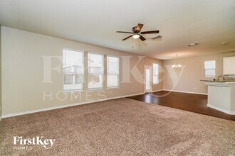 3964 Gentle Mdw in New Braunfels, TX - Foto de edificio - Building Photo