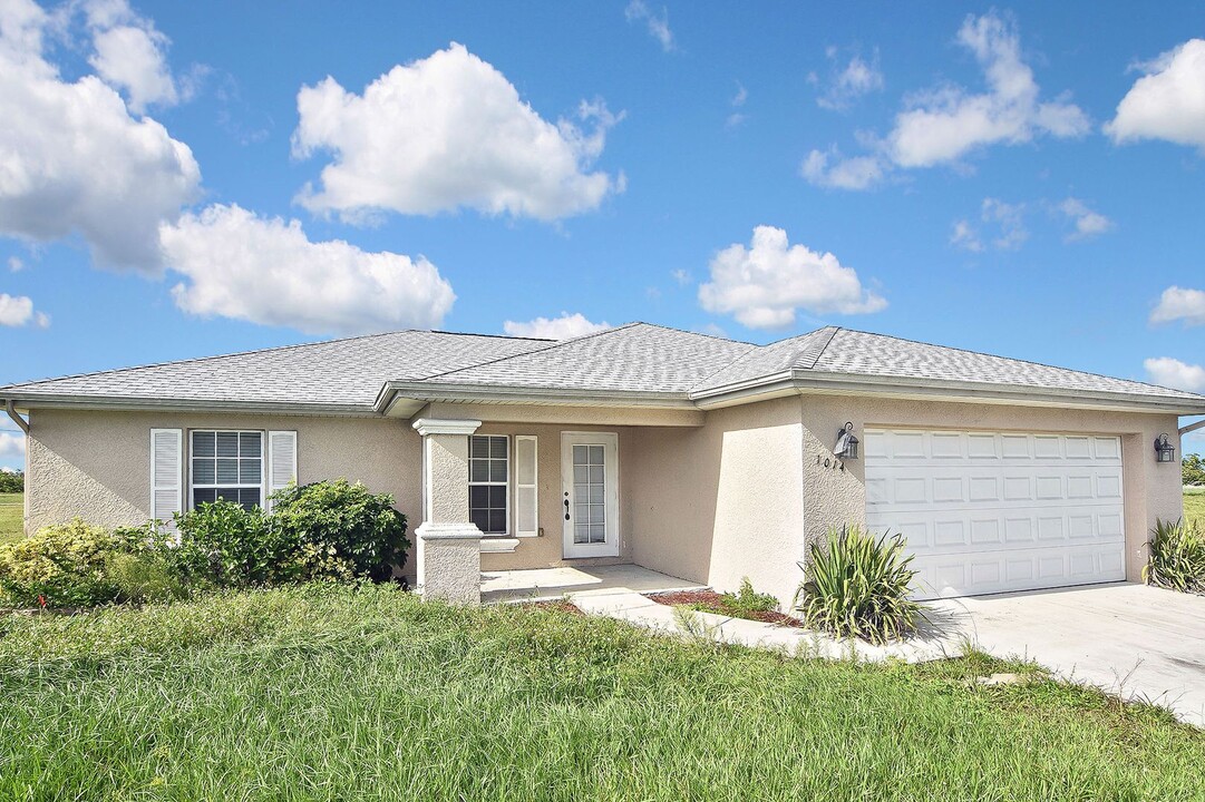 1014 Kismet Pkwy E in Cape Coral, FL - Building Photo