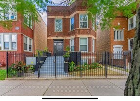 6241 S Troy St in Chicago, IL - Building Photo