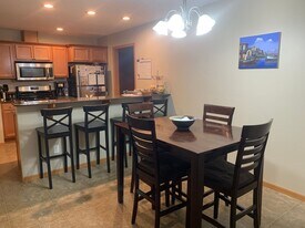 564 NW Oxford Pl in Oak Harbor, WA - Building Photo