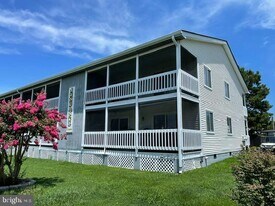 216 Monroe Bay Ave in Colonial Beach, VA - Building Photo
