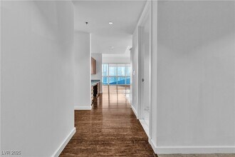 4471 Dean Martin Dr in Las Vegas, NV - Building Photo - Building Photo