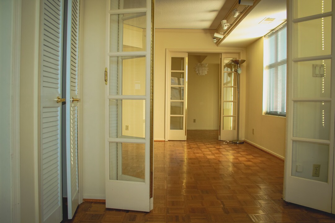1401 17th St NW in Washington, DC - Building Photo
