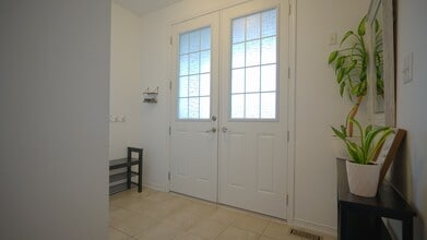 2068 Gibson St in Innisfil, ON - Building Photo - Building Photo