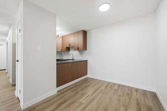 Alan's Place in Saskatoon, SK - Building Photo - Building Photo