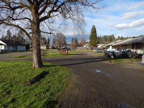 1119 & 1113 W. Central Ave in Sutherlin, OR - Building Photo - Other