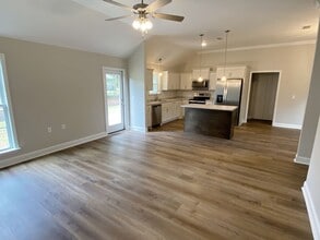 412 E Lawson St in Hahira, GA - Building Photo - Building Photo