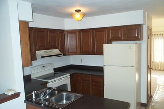 2834 Sandy Hollow Rd in Rockford, IL - Foto de edificio - Building Photo