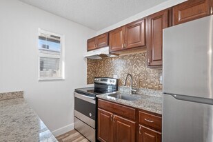 818 NE 14th Pl in Fort Lauderdale, FL - Building Photo