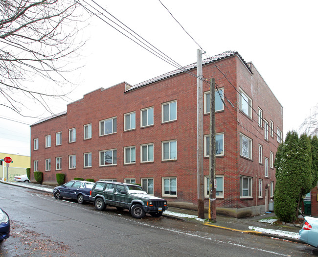 DeSoto Arms Apartments in Seattle, WA - Building Photo - Building Photo