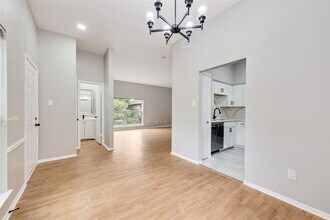 10406 High Hollows Dr in Dallas, TX - Building Photo - Building Photo