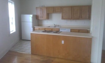 Lorain Station Apartments in Cleveland, OH - Foto de edificio - Building Photo