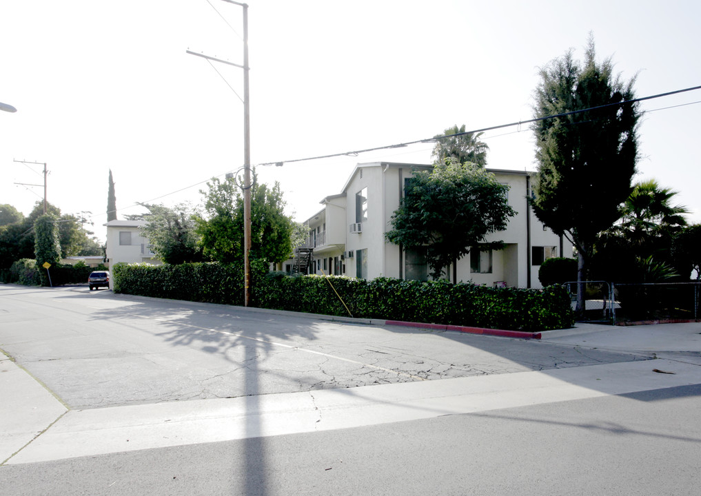 116 N Curtis Ave in Alhambra, CA - Building Photo