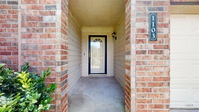 1103 Sun Prairie Dr in Houston, TX - Building Photo - Building Photo