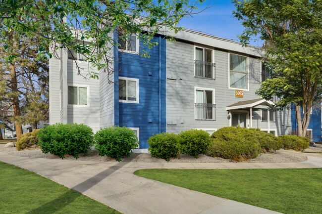 The Flats at Creekside Park in Arvada, CO - Foto de edificio - Building Photo