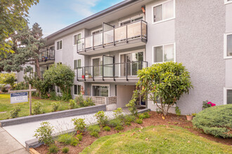 Arlington Court Apartments in Vancouver, BC - Building Photo - Building Photo