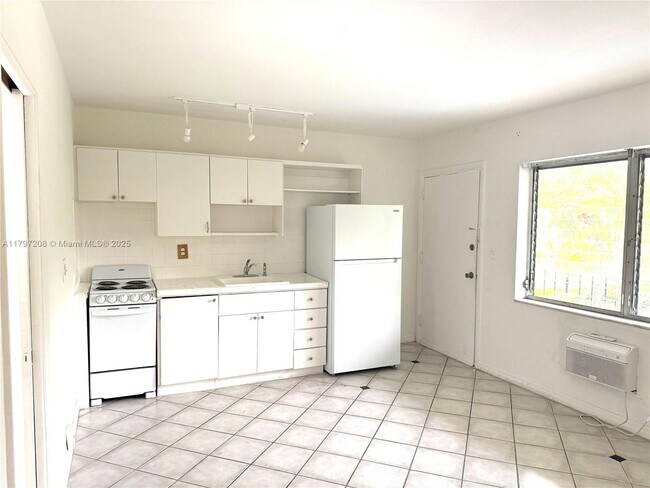 345 Michigan Ave in Miami Beach, FL - Building Photo - Building Photo