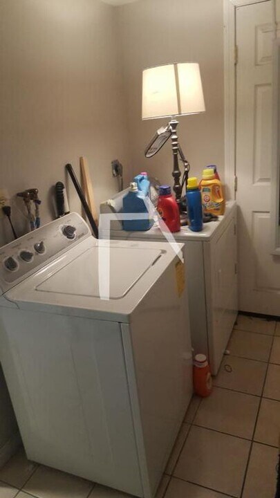 6 Radcliffe Rd in Boston, MA - Building Photo