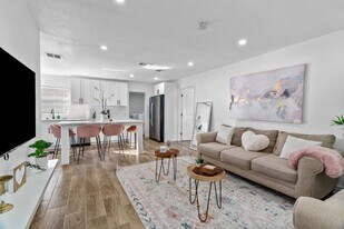 6239 S Manhattan Ave in Tampa, FL - Building Photo