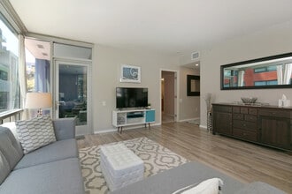 321 Tenth Ave in San Diego, CA - Building Photo - Building Photo