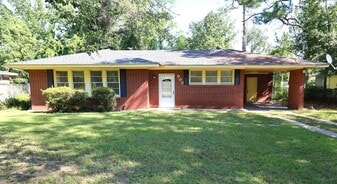 902 Ridgewood Dr in Valdosta, GA - Building Photo