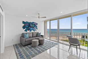 2774 S Ocean Blvd in Palm Beach, FL - Building Photo