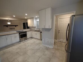 6414 Elmwood Cir in Charlotte, NC - Building Photo - Building Photo