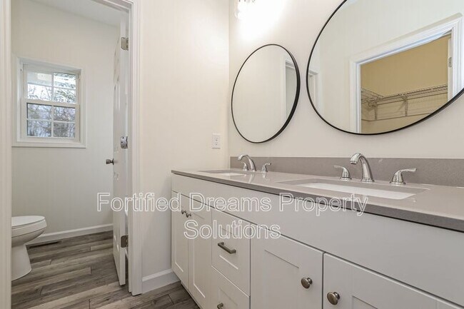 408 N Smith St in Liberty, NC - Building Photo - Building Photo