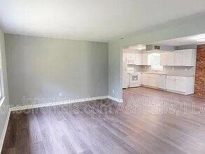 708 Heatherwood Dr in Hendersonville, NC - Building Photo - Building Photo