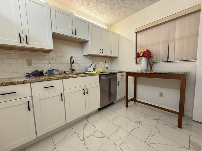 property at 1200 SE Parkview Pl
