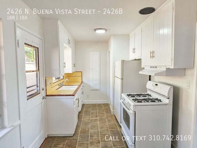 2426 N Buena Vista St in Burbank, CA - Building Photo - Building Photo