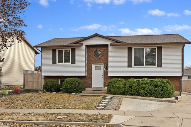 437 W 2400 S in Clearfield, UT - Building Photo - Building Photo