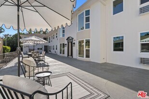 1252 N Crescent Heights Blvd in West Hollywood, CA - Building Photo