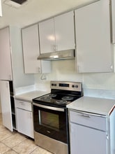 131 S Lemoore Ave in Lemoore, CA - Building Photo - Building Photo