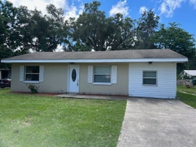 property at 13580 SE Hwy 464C