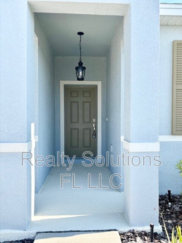 1616 Blue Lagoon Cir in Mascotte, FL - Building Photo - Building Photo
