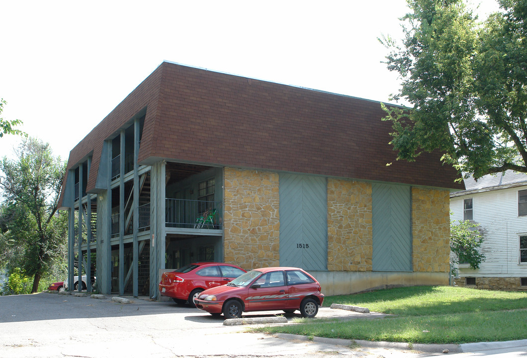 Washburn West in Topeka, KS - Foto de edificio