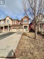 35 White Spruce Crescent in Vaughan, ON - Building Photo