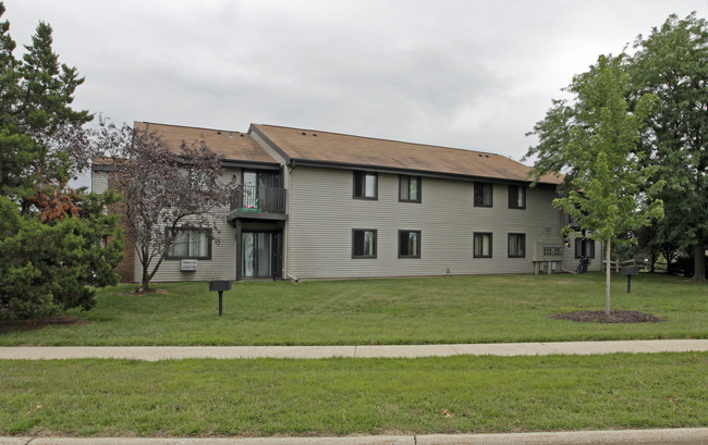 Grant Village Apartments in Janesville, WI - Foto de edificio - Building Photo