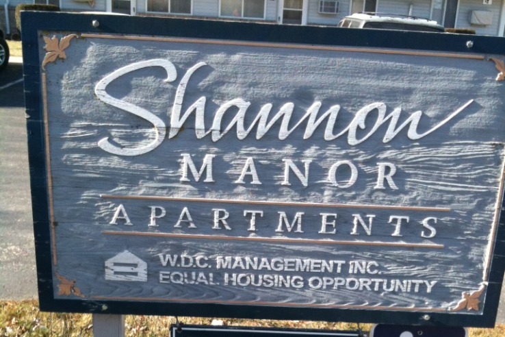 Shannon Manor in Shannon, IL - Foto de edificio