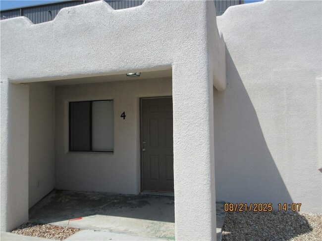 1403 E Andy Devine Ave in Kingman, AZ - Foto de edificio - Building Photo