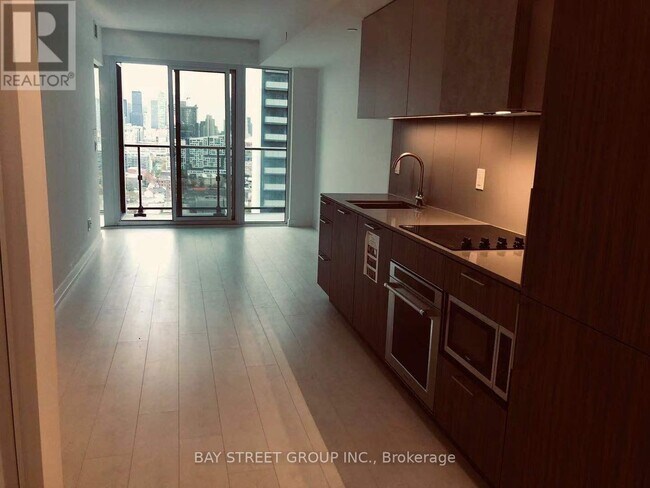 19 Western Battery Rd in Toronto, ON - Building Photo - Building Photo