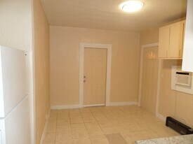 317 N Highland Ave in Clearwater, FL - Building Photo