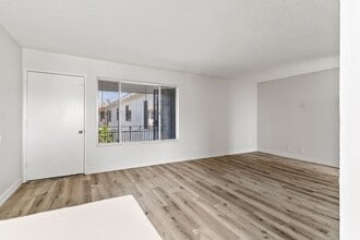 1050 Gaviota Ave in Long Beach, CA - Building Photo - Building Photo