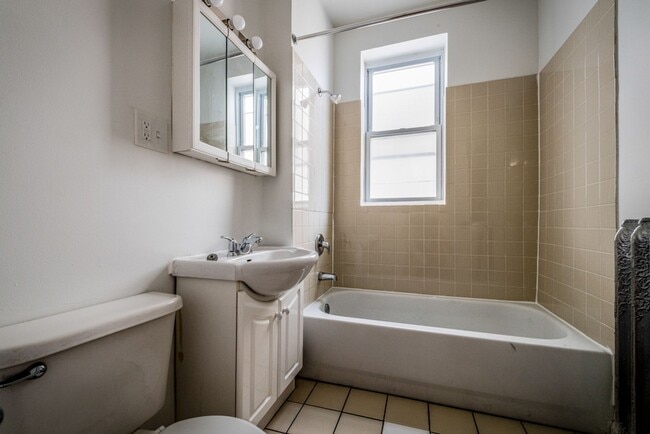 6748 S Blackstone Ave. 1452-56 E 68th Chicago, IL 60637 in Chicago, IL - Building Photo - Building Photo