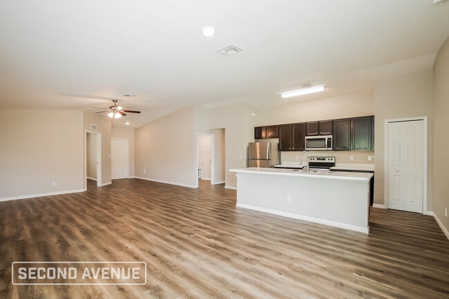 2512 54th St SW in Lehigh Acres, FL - Foto de edificio - Building Photo