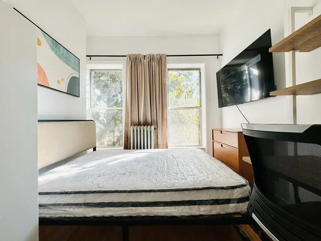 Furnished room/NOT APARTMENT in Brooklyn, NY - Building Photo - Building Photo