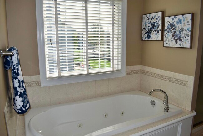 5229 Stapleton Dr in Kalamazoo, MI - Foto de edificio - Building Photo