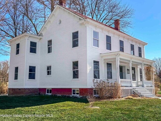 335 Co Rte 10 in Germantown, NY - Building Photo - Building Photo