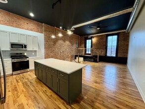 209 W Main St in Ottawa, IL - Building Photo - Building Photo